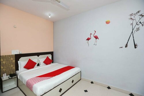 OYO 15658 Maheshwaram Guesthouse, Забронировать Отель Отели штата Уттар-Прадеша с парковкой, Парковка