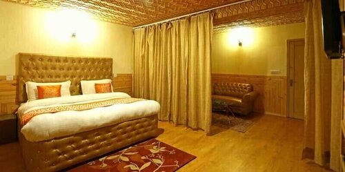 Maharaja Resorts, Забронировать Отель Отели Патнитоп с парковкой, Парковка