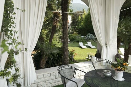 Villa Vittoria, Забронировать Вилла Отели в центре Гардоне Ривьеры, в центре