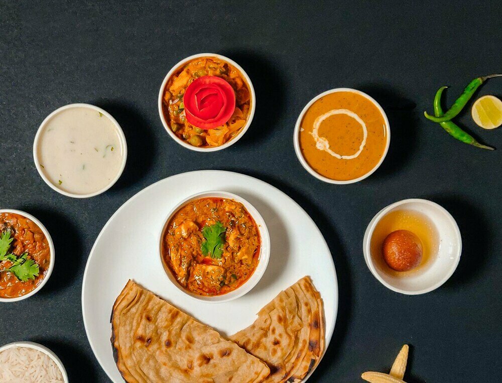 Oyo Hotel Sands Inn Near Bestech Central Square Mall