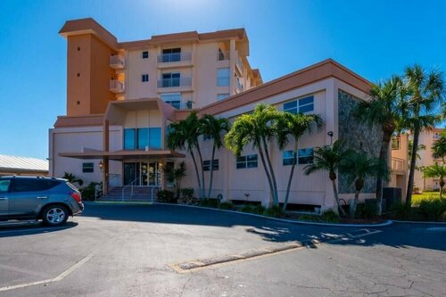 Leonardo Arms by RedAwning, Забронировать Отель Отели Fort Myers Area с парковкой, Парковка