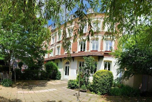 Hôtel de France, Book Hotel Lillebonne 