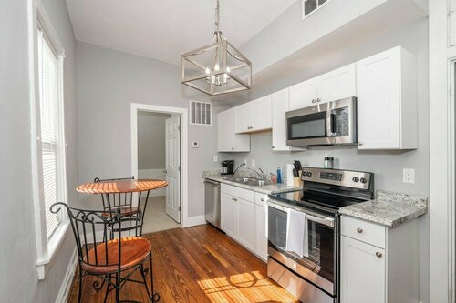 Suites on Main 3, Забронировать Апартаменты/квартира Ковингтон 