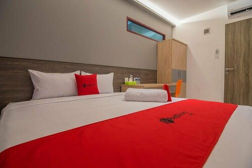 RedDoorz near Taman Rejomulyo