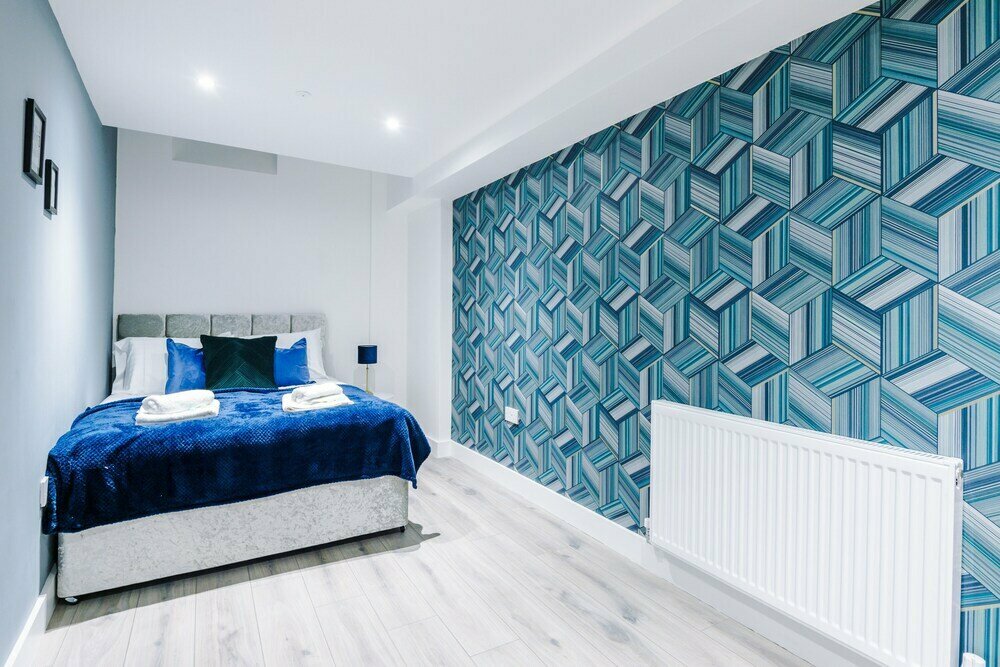 One&Two Bedroom Luxe Apts near Trafford
