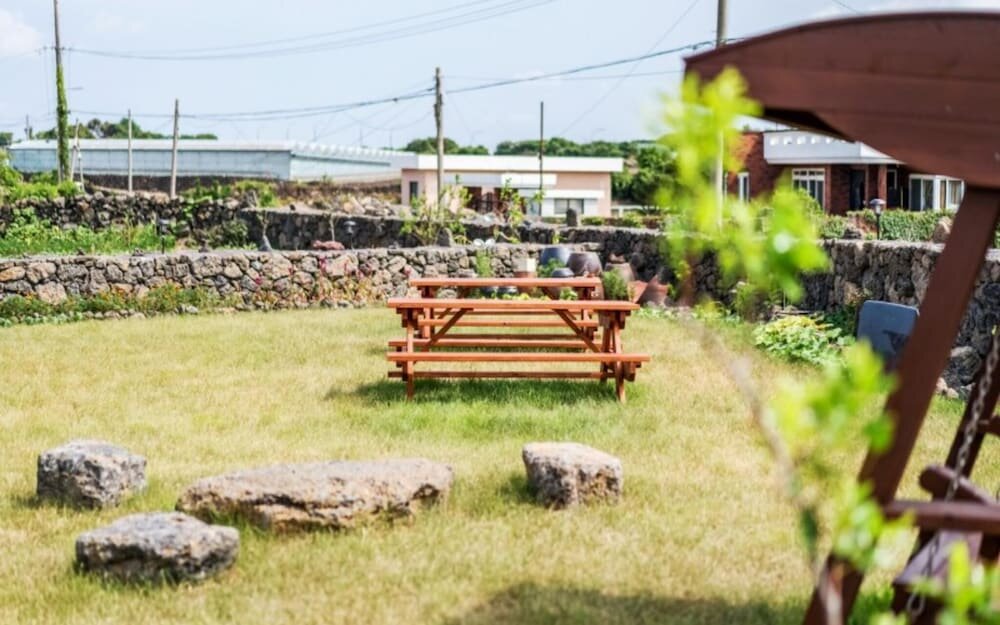 Jeju Gamsugul Pension