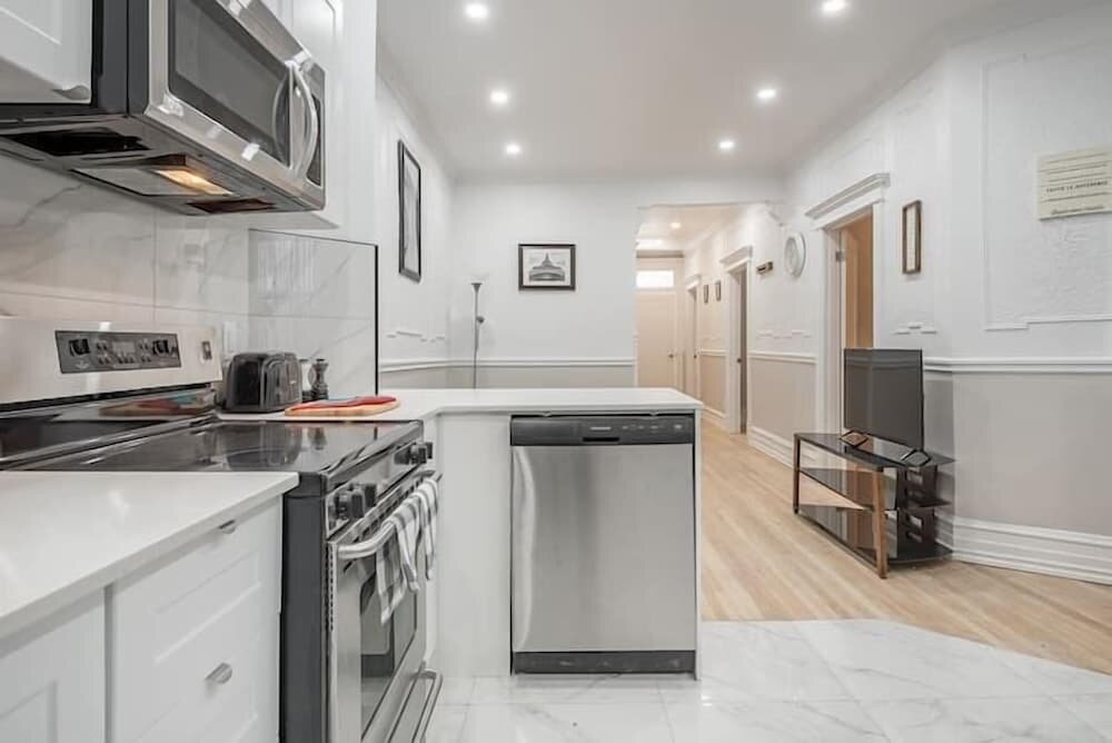 Huge and Lovely 16BR Apt