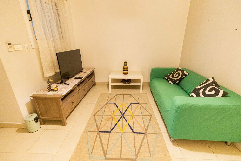 Lily Mint Retreat Inviting 3BR Apartment