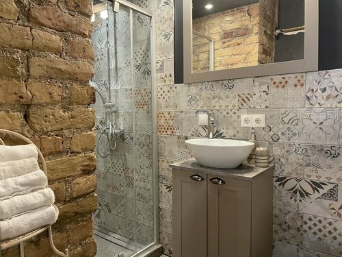 Elegant 1-bedroom apartment with garden in the city center