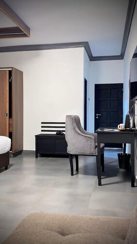 Armaan Suites and Restaurant, Book Hotel Hoteller i Coast Region med parkering, Parkering