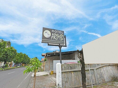 SPOT ON 91270 Hotel Arimbi, Prenota Hotel Cilacap Central Java