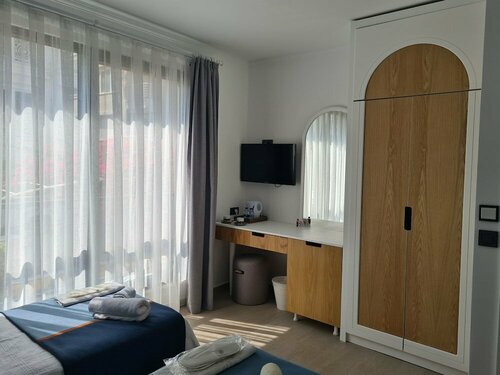 Park Hotel Rooms & Apart, Забронировать Отель Отели Калеичи с бассейном, Бассейн