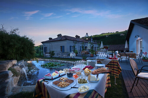 Marcarini Agriturismo, Prenota Hotel Neviglie Langhe