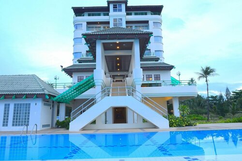 Khanom Golden Beach Hotel, Забронировать Отель Отели Накхонситхаммарат с бассейном, Бассейн