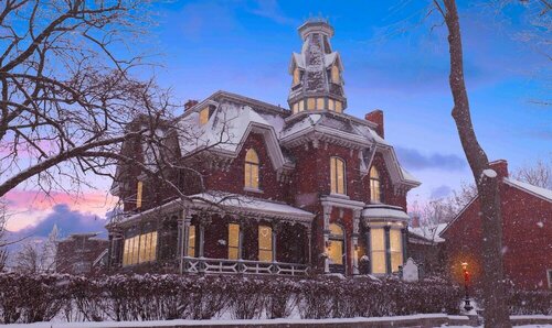 Hochelaga Inn, Prenota Bed & breakfast Hotel a Ontario con parcheggio, Parcheggio