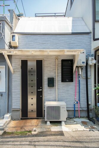 Guesthouse SAYURI 5, Забронировать Гостевой дом Отели Осаки с парковкой, рядом с Osaka Philharmony Hall, Парковка