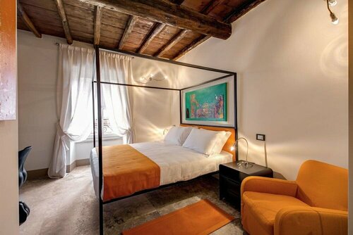 Argileto Arancione, Book Hotel Monti Rom