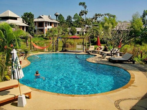 Baan Chai Thung Resort, Забронировать Отель Отели Дойсакет с бассейном, Бассейн