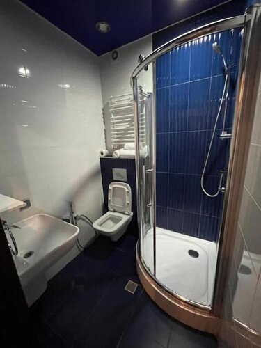 Hotel New Royal, Varaa Hotelli Hotellit Tbilisi pysäköinnillä, Pysäköinti