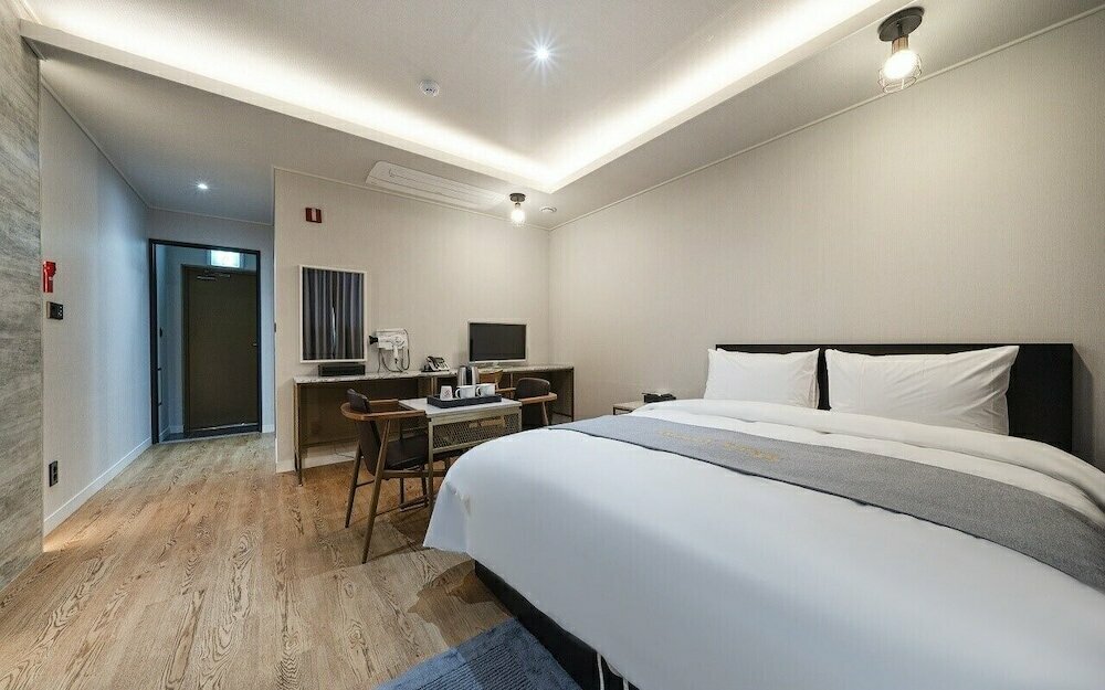 Fine Hotel