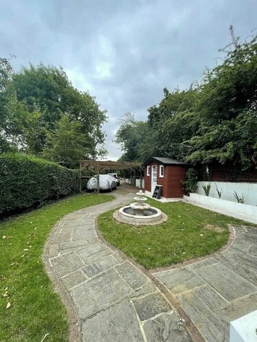 Incredible 5BD House on Private Road - Tulse Hill, Забронировать Отель Отели Большого Лондона с парковкой, Парковка