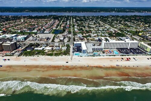 Chateau Mar Beach Resort NEWLY RENOVATED, Забронировать Курортный отель Курортные отели Ормонд-Бич, Курортный отель