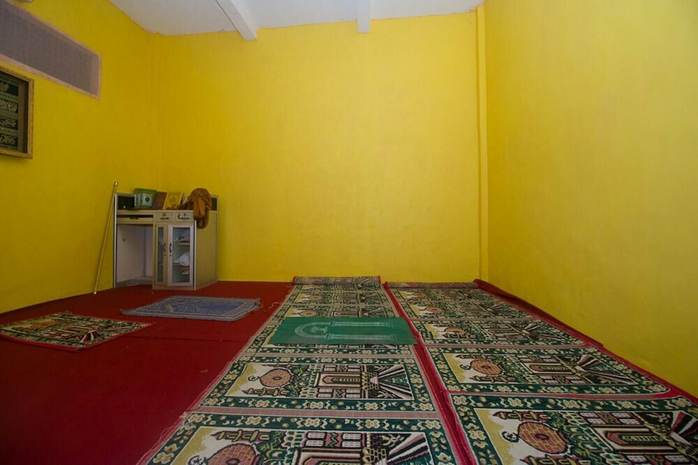 RedDoorz Syariah near Keraton Sumenep