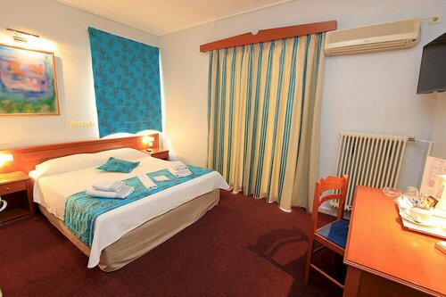 Triton Hotel Piraeus, Varaa Hotelli Pireus Attica