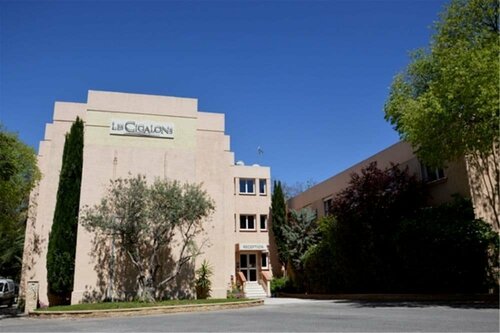 Hotel Les Cigalons, Забронировать Отель Отели Буш-дю-Рон с завтраком, Завтраки