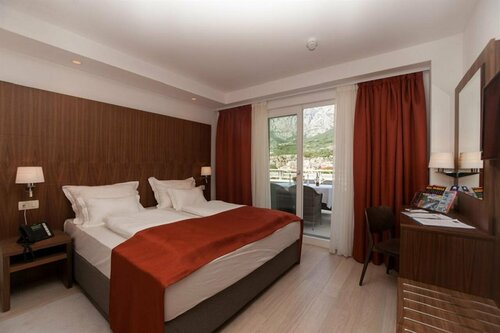 Aparthotel Miramare, Забронировать Апарт-отель Бизнес-отели Макарска, рядом с Набережная Рива (Макарска), 4* 5*