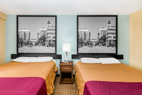 Super 8 by Wyndham Wichita Airport West Kellogg, Đặt Khách sạn mini Wichita Kansas