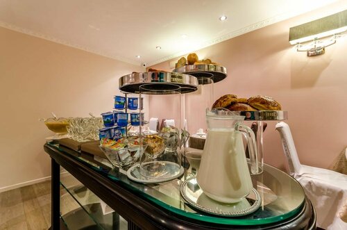 Hotel Riviera OPERA Cadet, Забронировать Отель Отели Парижа с парковкой, рядом с Сен-Жорж, Парковка