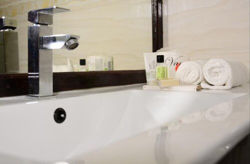 Royal Quest, Prenota Hotel Città di Malé 