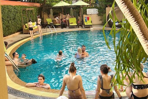 At Chiang Mai Hotel, Забронировать Отель Си-Пхум Чиангмай, рядом с Wat Lokmolee