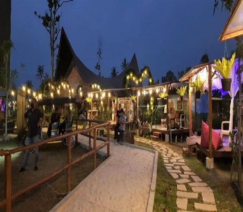 Semilir Glamping, Rezervați Teren de campat Hoteluri în Ungaran cu parcare, Parcare