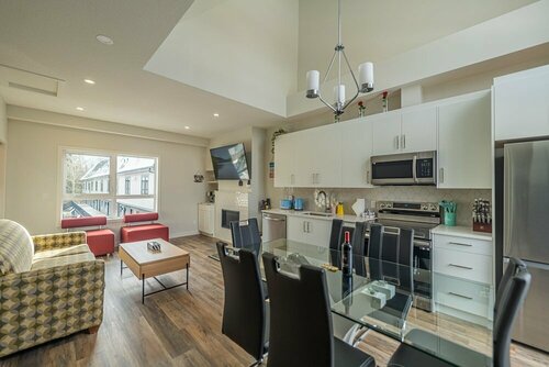 WindTower - Luxurious 2 Bedroom Condo, Rezervasyon Otel Alberta otoparklı oteller, Otopark