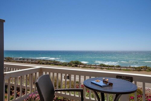 Sand Pebbles Inn, Забронировать Отель Камбрия San Luis Obispo County, рядом с Santa Rosa Creek Nature Preserve