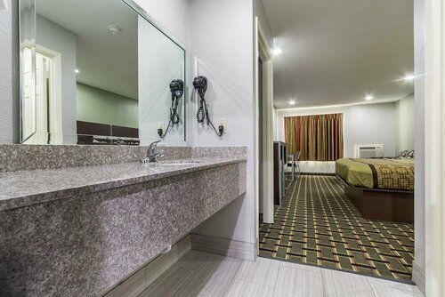Scottish Inn and Suites Tomball, Buchen Sie Hotel Tomball 