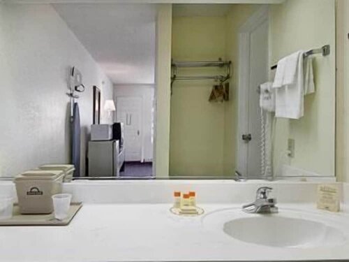 Days Inn by Wyndham Jacksonville, Prenota Locanda Mini-hotel a Ozark, Locanda