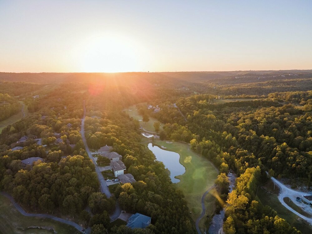 T Time Getaway - Overlooking Golf Views!