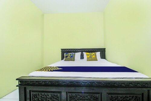 OYO Life 91606 Nadin Guest House Syariah, Reserva ahora Hostal o pensión Hoteles en Oeste de Java con piscina, Piscina