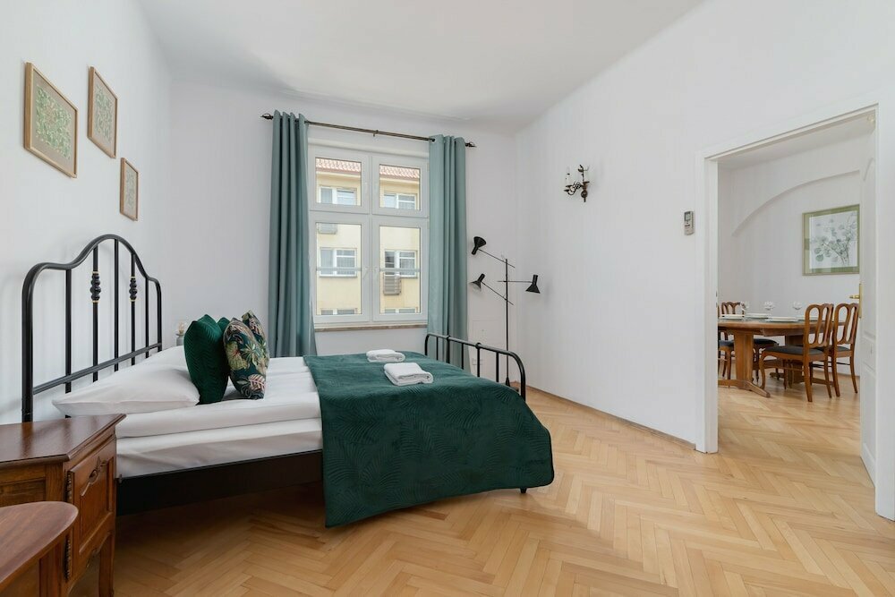 Retro Apartment Cracow Center by Renters