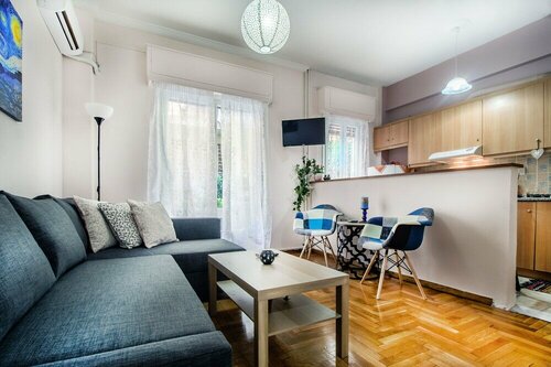 Elegant and renovated flat in Dafni, Забронировать Апартаменты/квартира Отели Афин с парковкой, Парковка