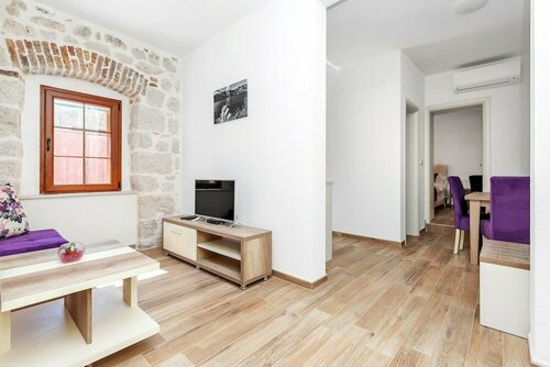 Apartments Mezini 11, Забронировать Апартаменты/квартира Отели Котора с бассейном, рядом с Северные ворота, Бассейн