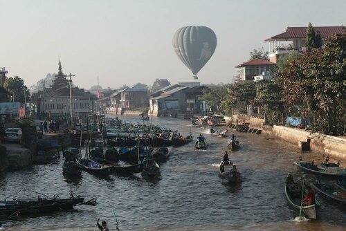 The Hotel Emperor Inle, Забронировать Отель Отели Хехо с парковкой, Парковка