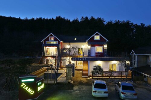 Gyeongju Tiamo Pension, Забронировать Гостевой дом Отели Кёнджу с парковкой, рядом с Gyeongju Folk Craft Village, Парковка
