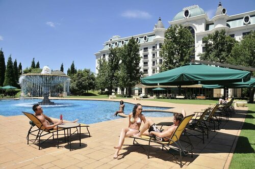 Peermont D'oreale Grande at Emperors Palace, Buchen Sie Hotel Hotels in Gauteng mit Parkplatz, Parkplätze