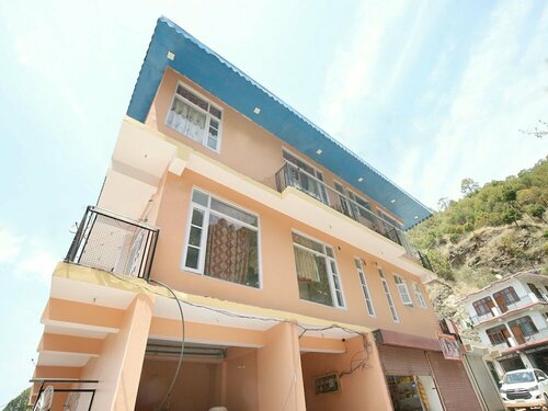 OYO 13804 Home Serene Studio Kasauli, Забронировать Отель Отели Касаули с парковкой, Парковка