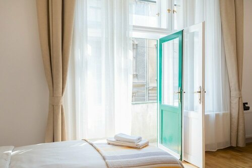 Charming and Bright Studio in Zagreb Center!, Забронировать Апартаменты/квартира Отели Загреба с парковкой, рядом с Собор Загреба, Парковка