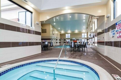 Comfort Inn & Suites University South, Buchen Sie Hotel Ann Arbor Michigan